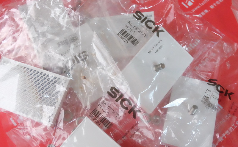 Sick PL72-2 SICK new reflective photoelectric sensor 5322723 reflector