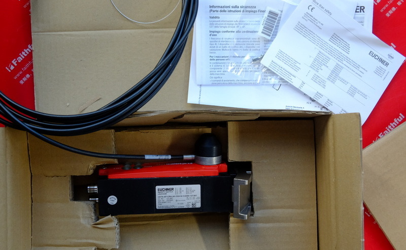 Euchner 121367 EUCHNERCET-AP non-contact safety switch CET3-AP-CRA-AH-50X-SI-C2290-121367, equipped with front pull rope unlocking function (bowden), used to connect the decentralized peripheral protection system, M12