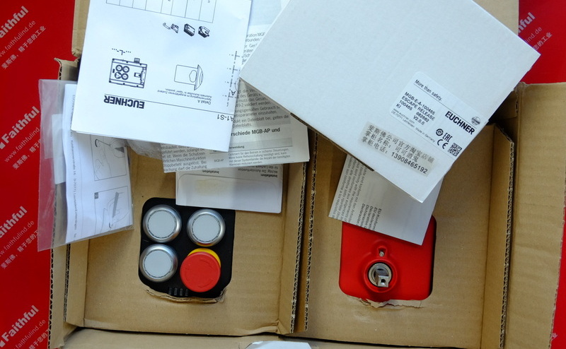 Euchner 158120 EUCHNER locking kit MGB-L1HE-APA-L-158120, equipped with 3 buttons, emergency stop switch, RC18 plug