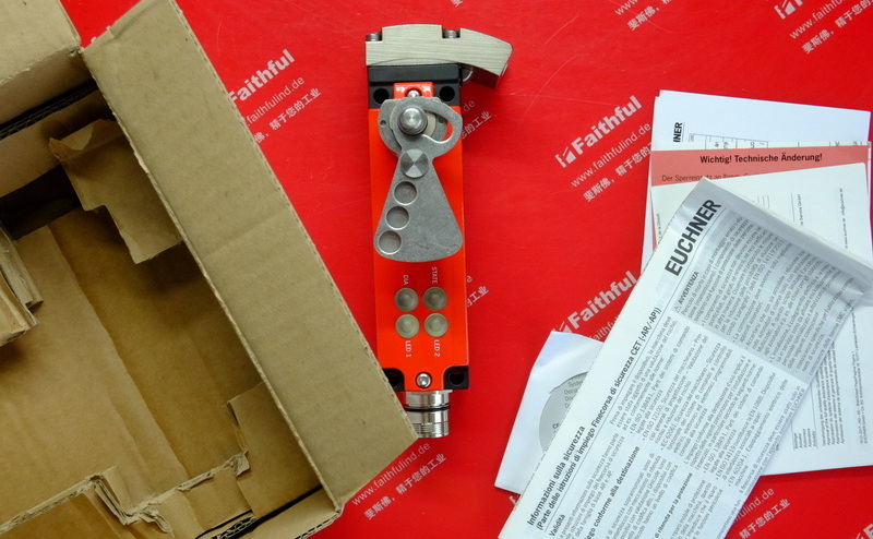 Euchner 113151 EUCHNER non-contact safety switch CET3-AR-CRA-AH-50X-SH-C2333-113151, equipped with RC18 plug, equipped with padlock device
