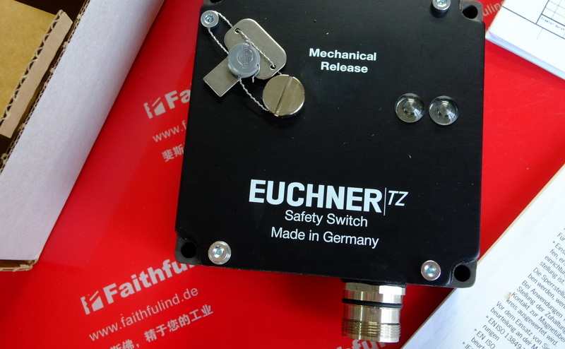Euchner 094611 EUCHNERTZ series safety switch TZ2LE024RC18VAB-C2070,RC18 round plug