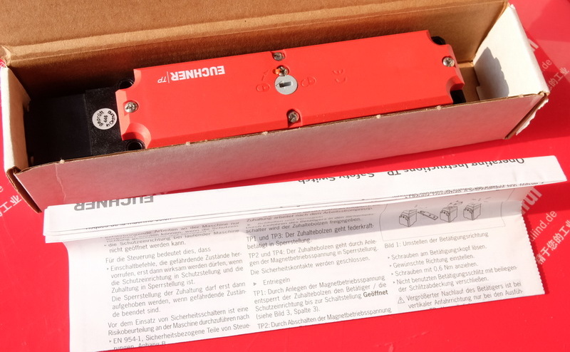 Euchner 084139 EUCHNER TP series safety switch TP4-4121A024M with door monitoring contacts