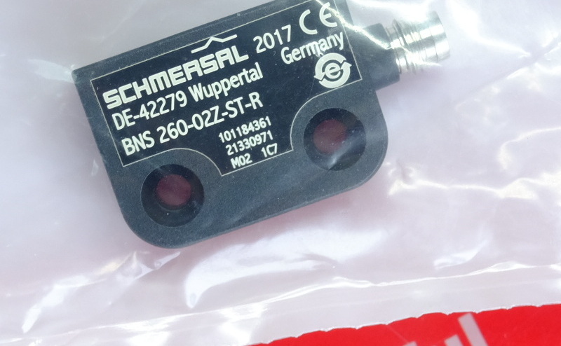 Schmersal 101184361 SCHMERSAL Magnetic Safety Sensor BNS 260-02Z-ST-R