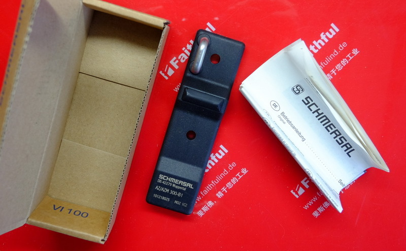 Schmersal 101218025 SCHMERSAL actuator AZ/AZM300-B1