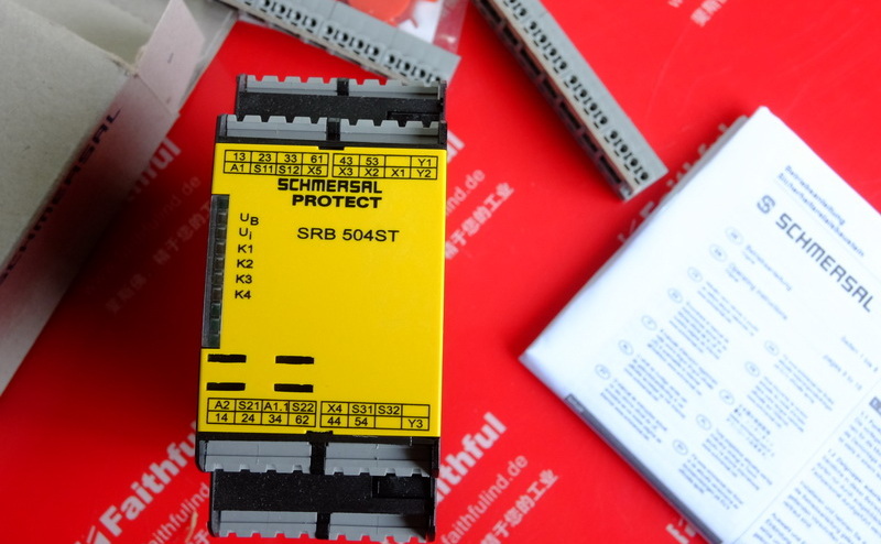 Schmersal 101190714 SCHMERSAL Safety Relay Module SRB504ST