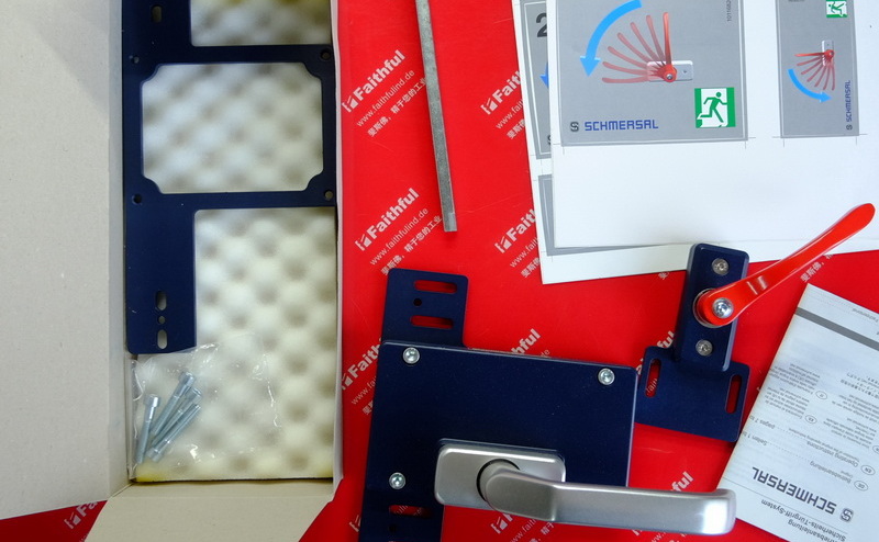 Schmersal 101176766 SCHMERSAL door handle actuator AZM 415-STS30-05