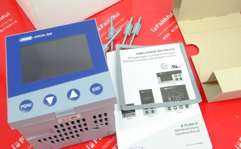 Jumo 00442007 JUMO Compact Controllers 703044-000-23/000 dTRON 304