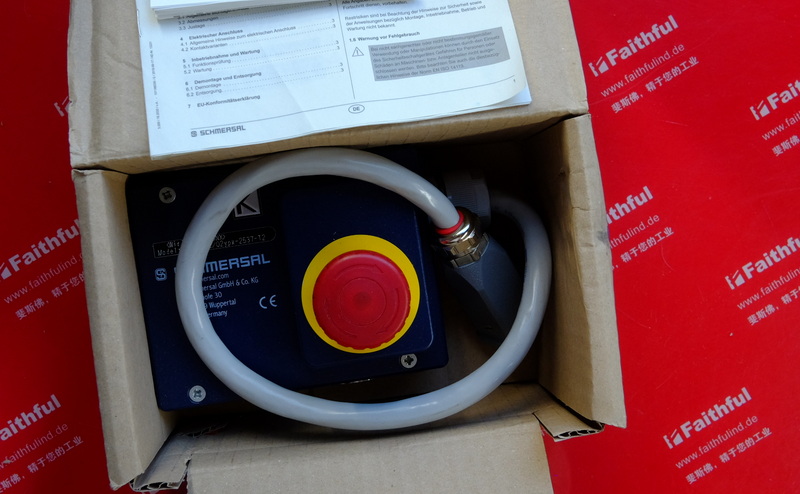 Schmersal 101183922 SCHMERSAL New Safety Switch AZ415-02/02YPK-2537-1