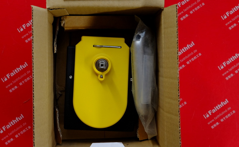 Euchner 111739 EUCHNER new MGB-H series handle module, MGB-H-AA1A5-R-111739, yellow
